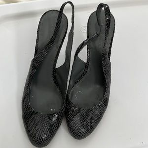 Enzo Angiolini gray sling back pumps